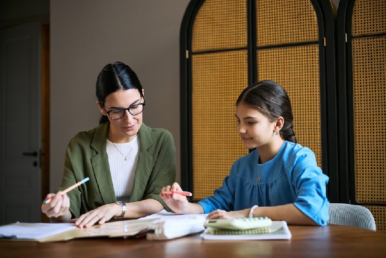 Why Families Prefer An English-Speaking Private Tutor For Global Education