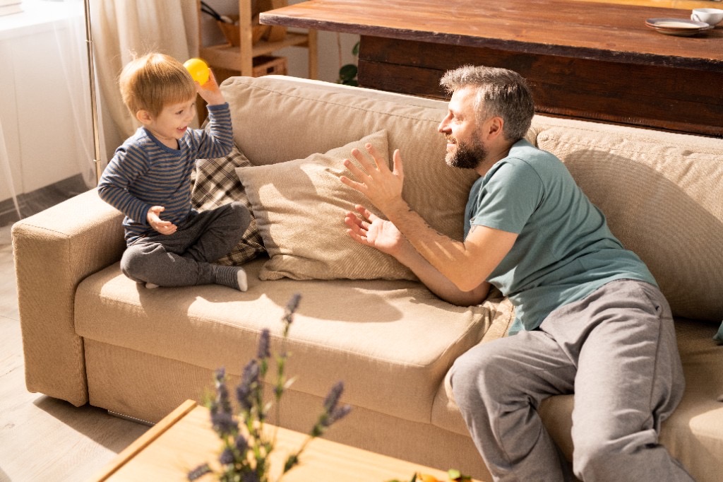 Private Household Support for Single Parents