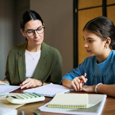 Private Teacher In Dubai Or Traditional Tuition: What Suits Your Child Better?